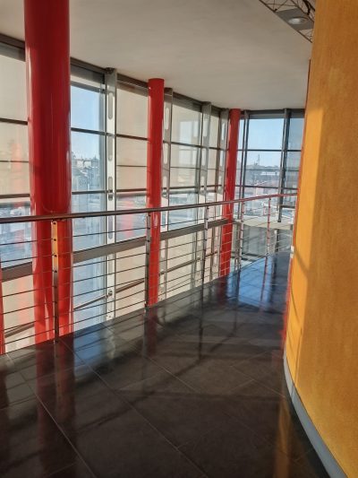 pulizie aziendali ingressi - La Fenice Servizi